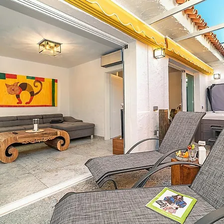 Luxury Apartment, Sea Views, Jacuzzi And Sauna. Апартаменты