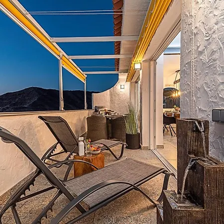 Luxury Apartment, Sea Views, Jacuzzi And Sauna. Моган