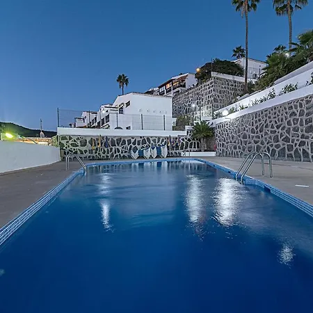 Апартаменты Luxury Apartment, Sea Views, Jacuzzi And Sauna. *
